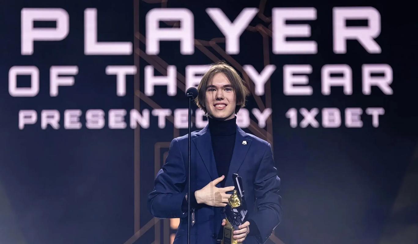 现年17岁！donk游戏时长即将达到15000小时