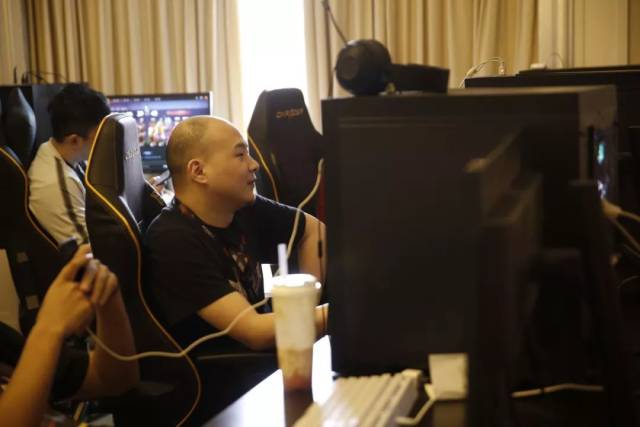 Rhilech 加入 NAVI，迎接 2026 赛季