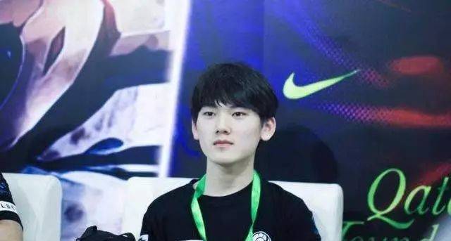 快速抓取！ Top Esports 超级话题粉丝：抓捕兄弟和教练红米尊重并祝福 Tian 抓取剪辑